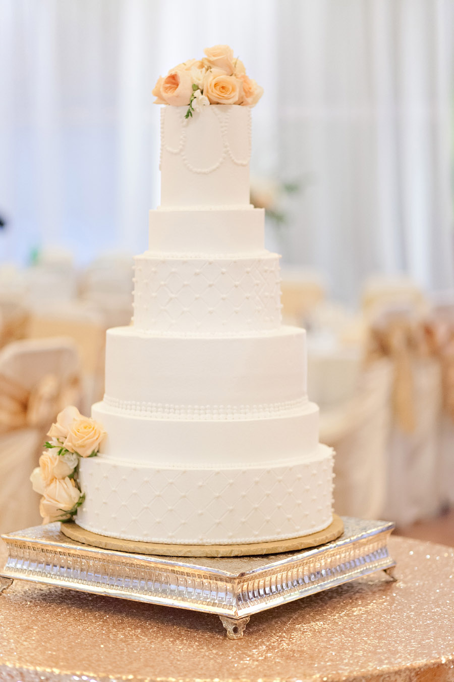 0572-Ivy-Weddings-Dallas-Wedding-Photographer-Planned-By-Swank-Soiree-Dallas-Wedding-Planner-Wedding-Cake_Creme_De-La-Creme.jpg